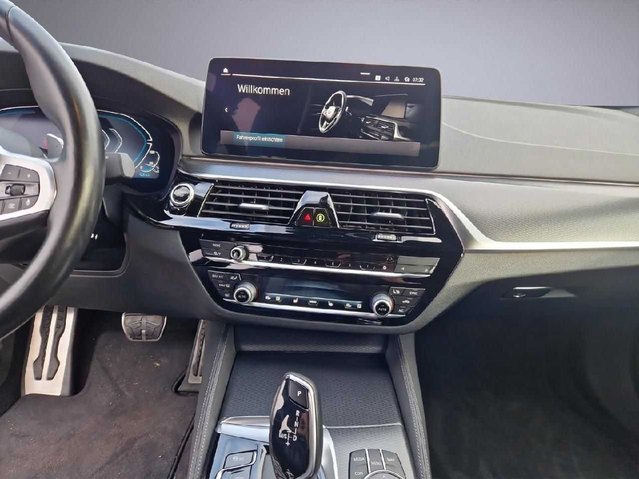 BMW  BMW 545 e xDrive M SPORT SCHIEBEDACH AHK HUD